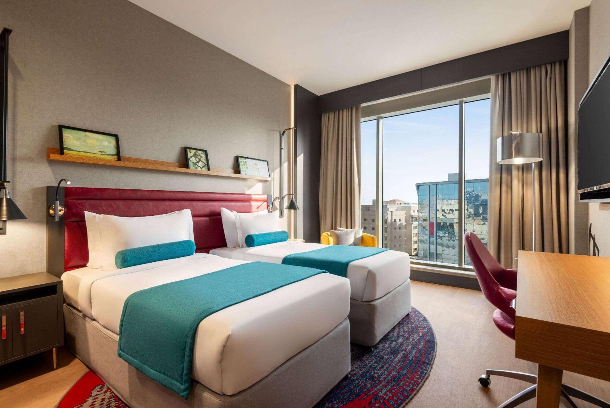 Hotel Ramada Encore Corniche 4*