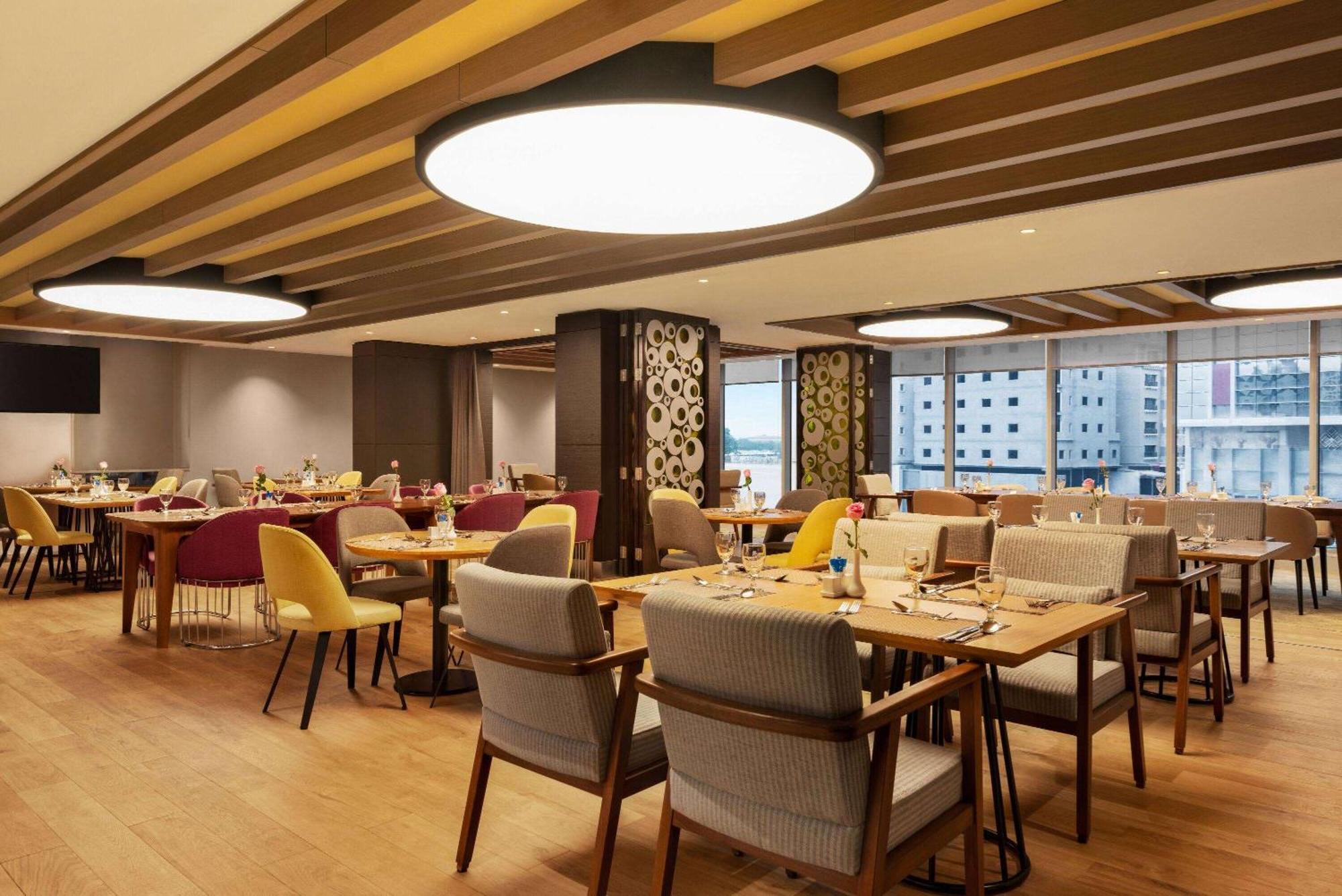 Ramada Encore Corniche 4* Al Khobar