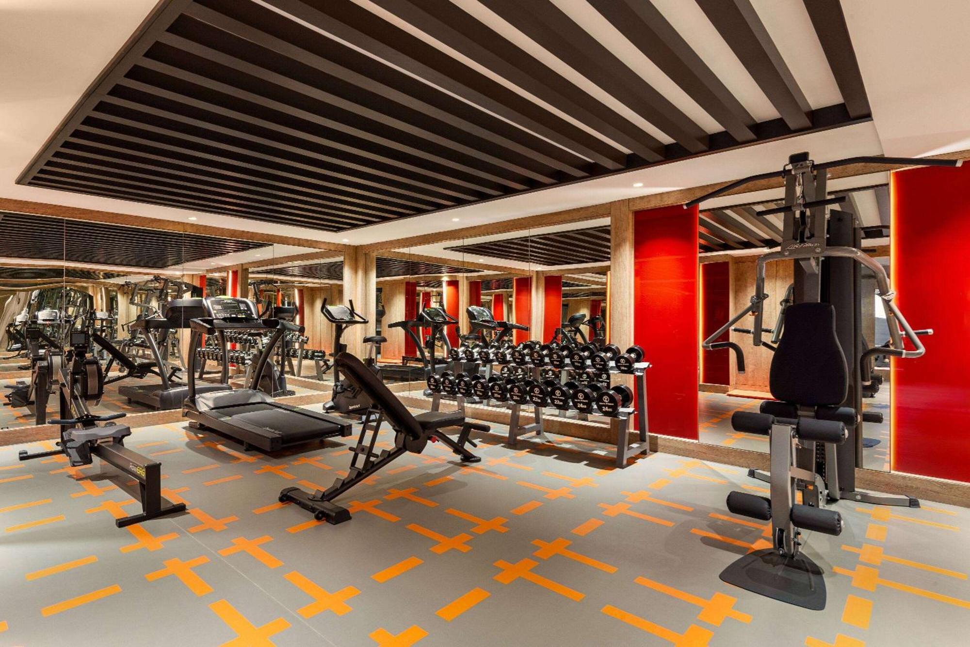 Hotel Ramada Encore Corniche 4*