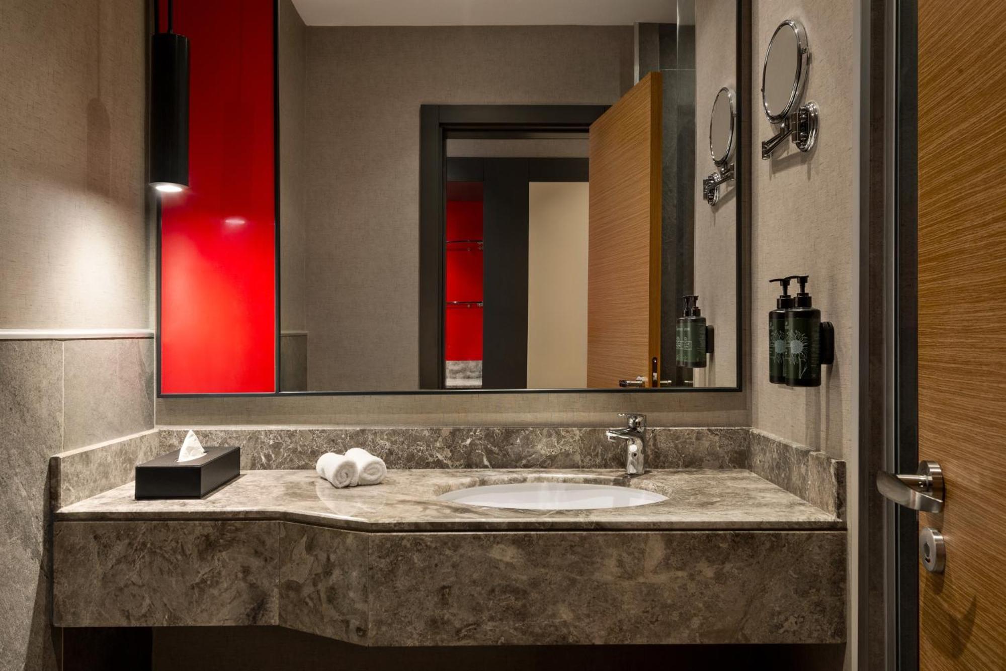 Ramada Encore Corniche Hotel 4*